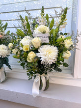 Load image into Gallery viewer, 10 Stem Roses